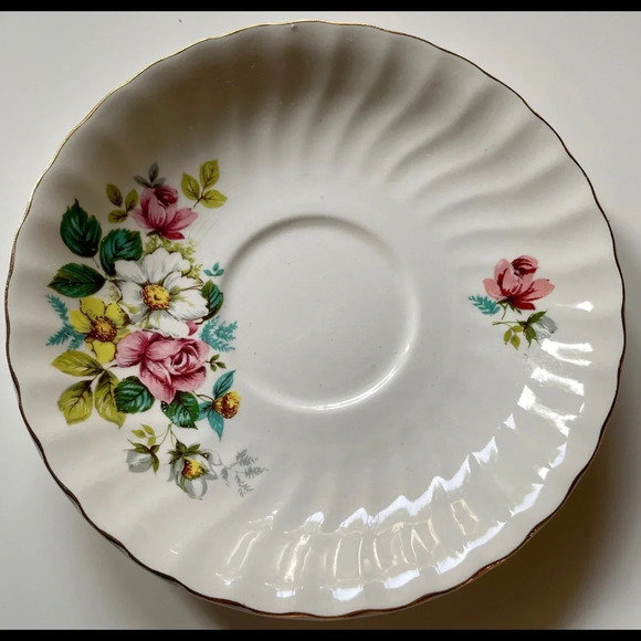 STAFFORDSHIRE TEA CUP AND SAUCER MADE IN ENGLAND - Picture 3 of 7